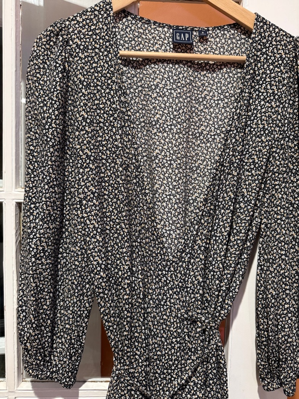 GAP‎ Women's Black and Cream Floral Printed Midi Wrap Dress